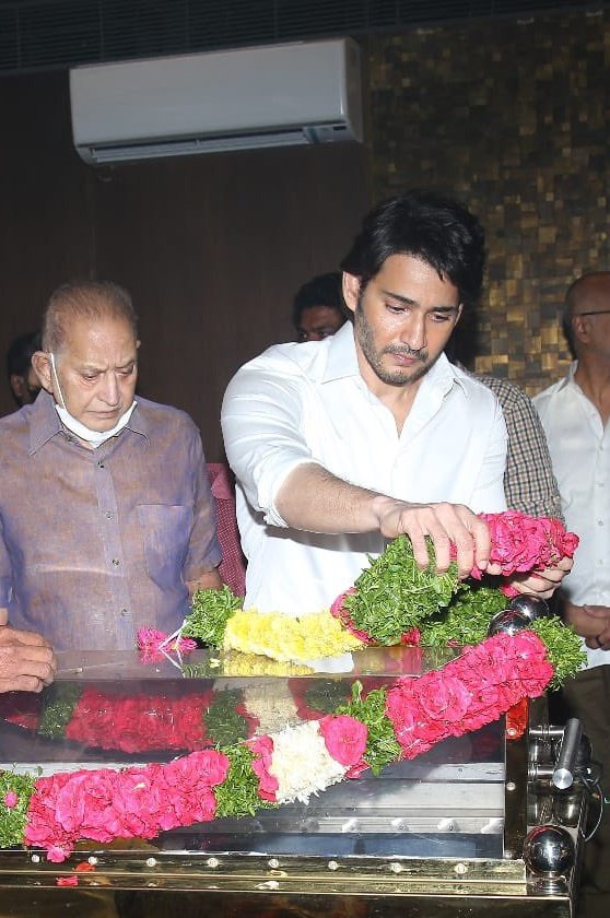 Mahesh Babu’s Mother died : Superstar Pay His last Rites