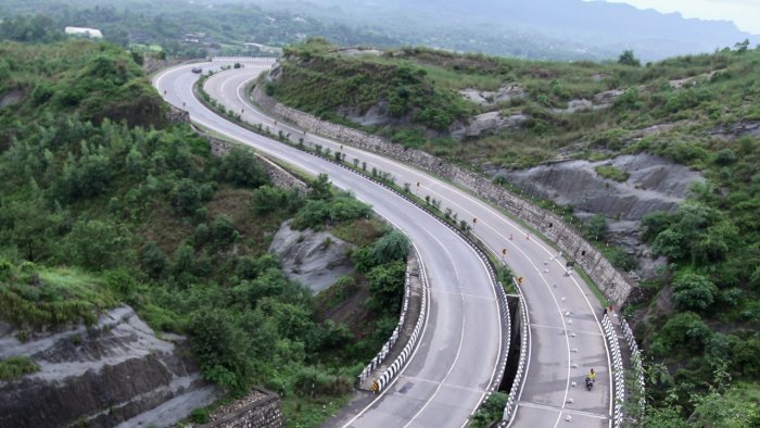 Jammu-Srinagar National Highway Closure: A Rainy Adventure Awaits Commuters